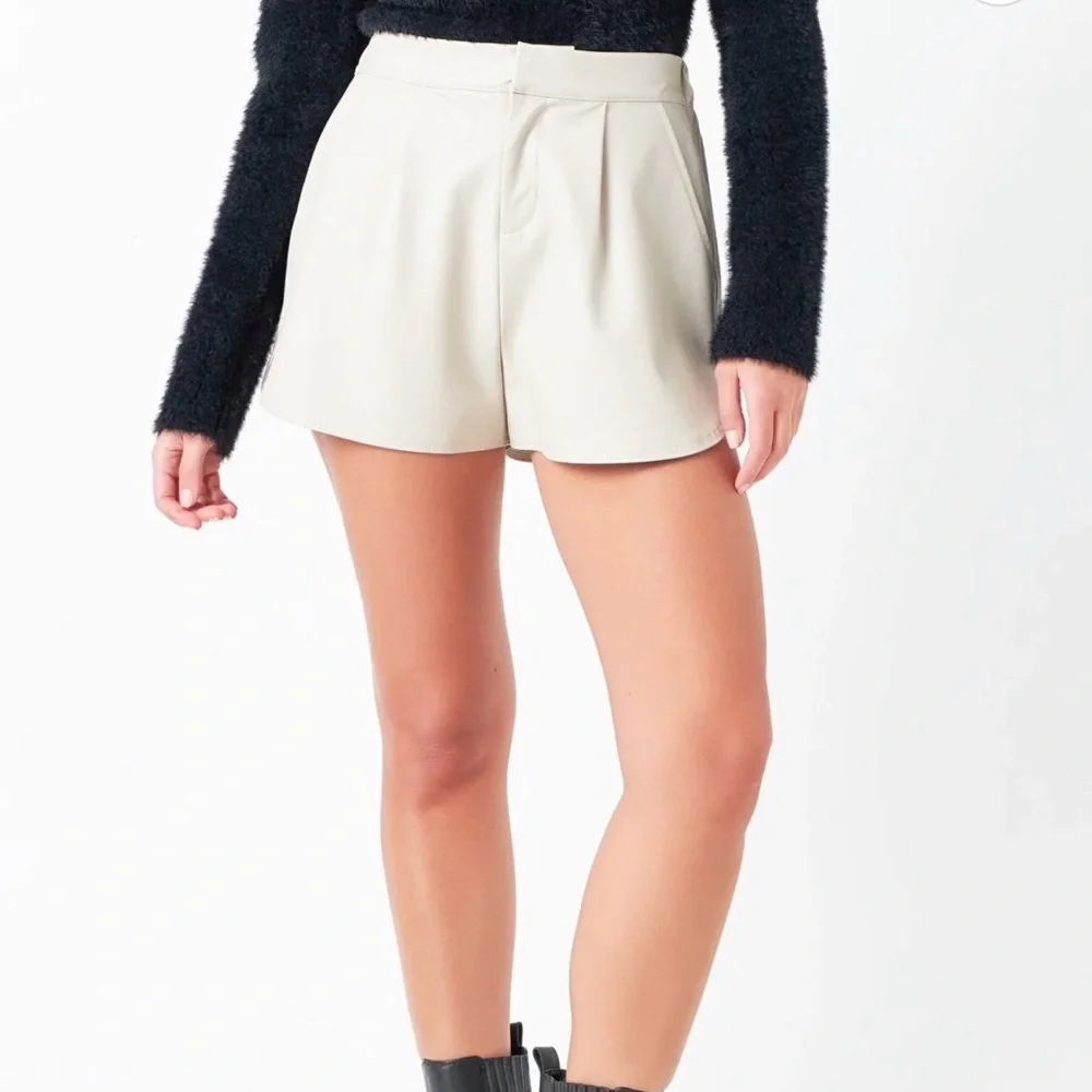Grey Lab Zola Faux Leather Shorts Taupe Size L High Waist Tailored Shorts NWT